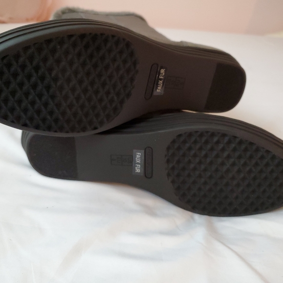 Women boots - Picture 3 of 3